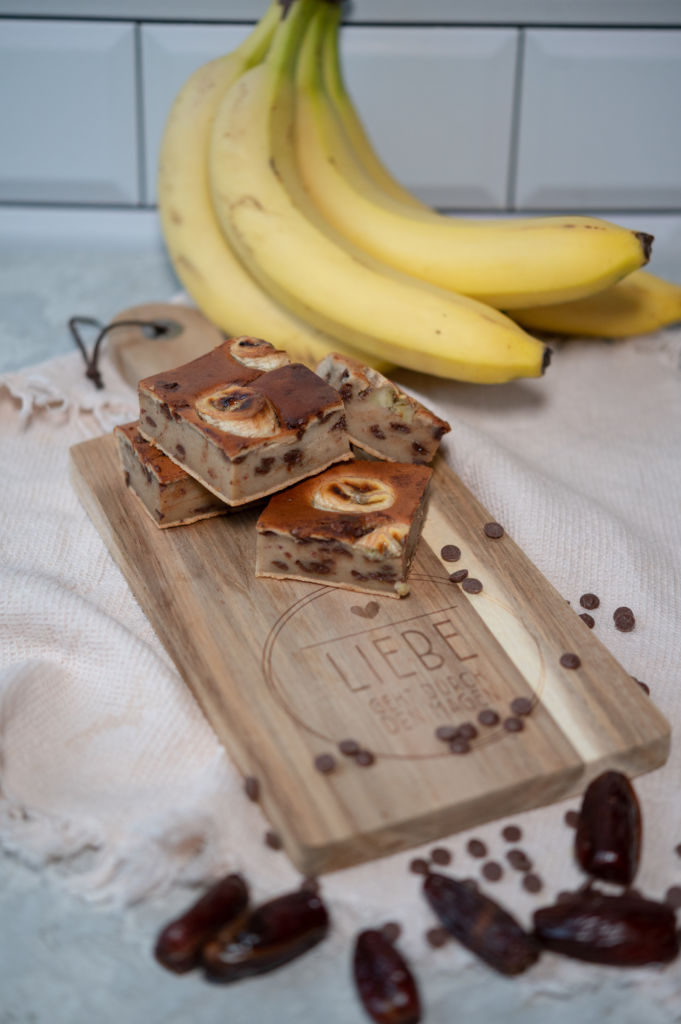 Bananenbrot 🍌
Es gibt doch kaum einen besseren Klassiker wenn es um Snacks geht als das Bananenbrot.
Schmeckt gut, sättigt, hat super Nährstoffe und zaubert immer ein “mhmm - lecker” ins Gesicht 😋.